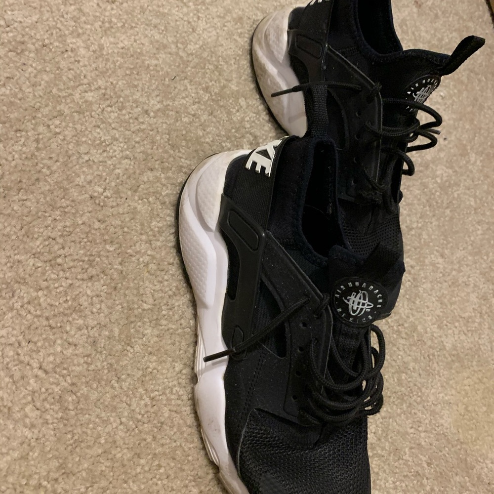 Women’s Nike hurarache shoes - Picture 2 of 3